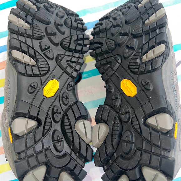 Merrell Women's Gray and Black Hiking Shoes - Picture 6 of 10